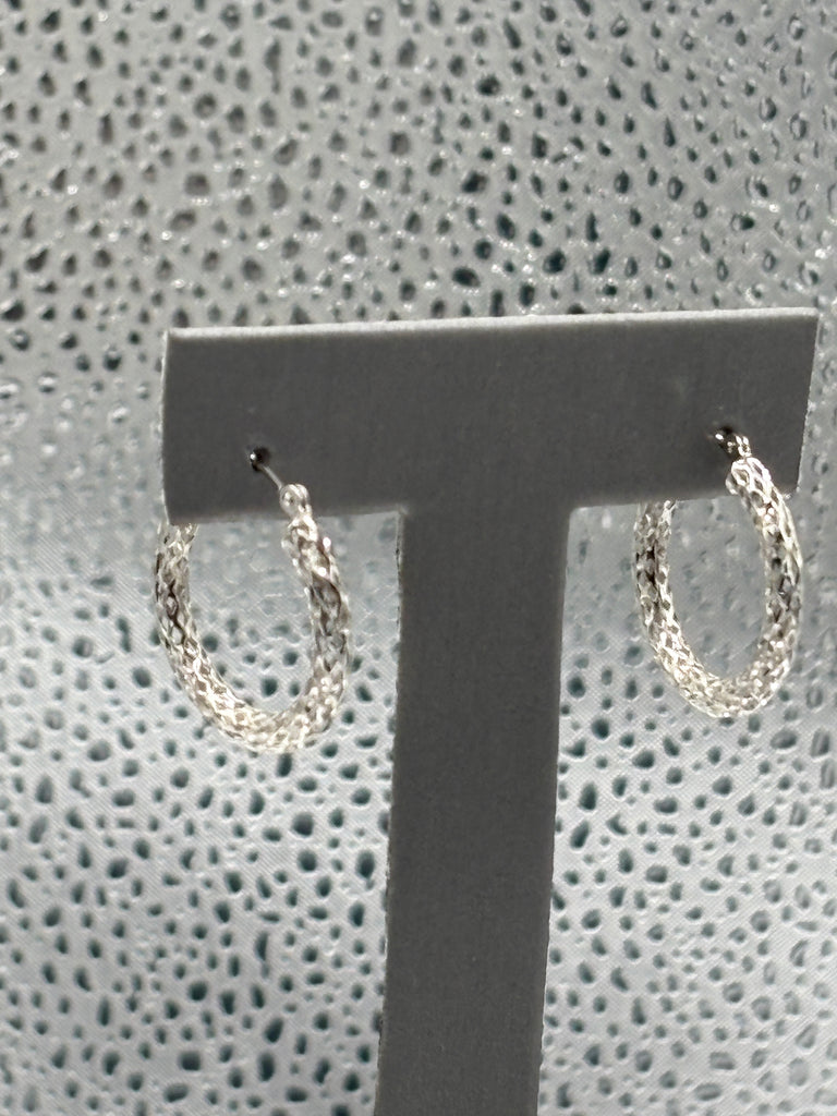 14 Karat White Gold Ladies Diamond-Cut Hoop Earrings