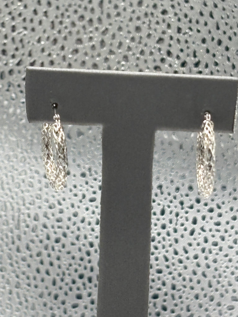 14 Karat White Gold Ladies Diamond-Cut Hoop Earrings