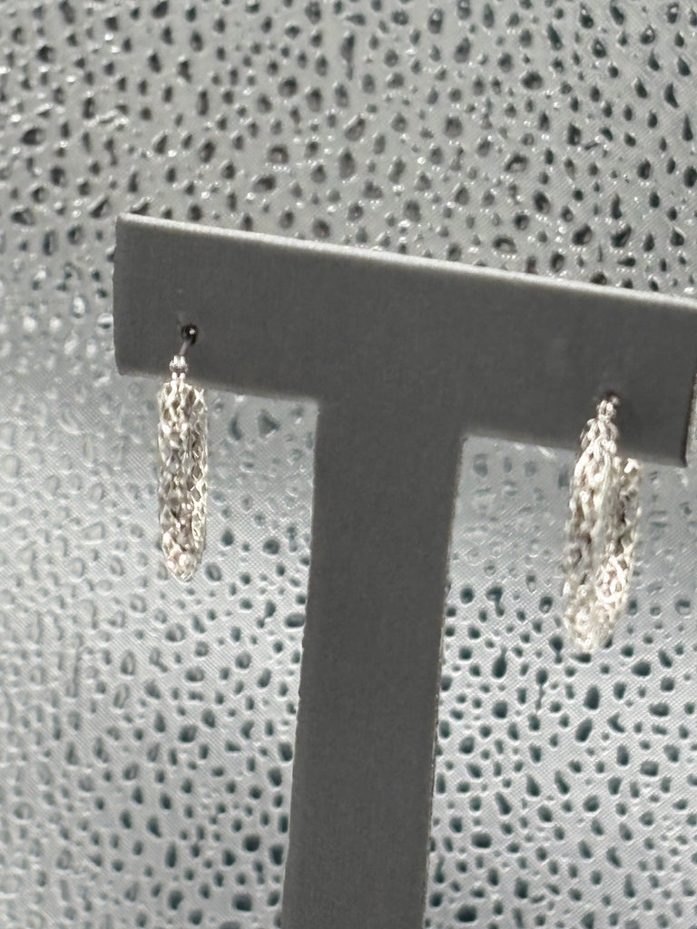 14 Karat White Gold Ladies Diamond-Cut Hoop Earrings
