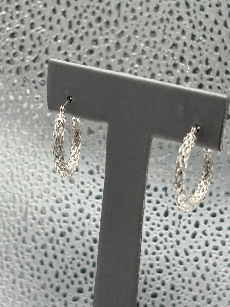 14 Karat White Gold Ladies Diamond-Cut Hoop Earrings