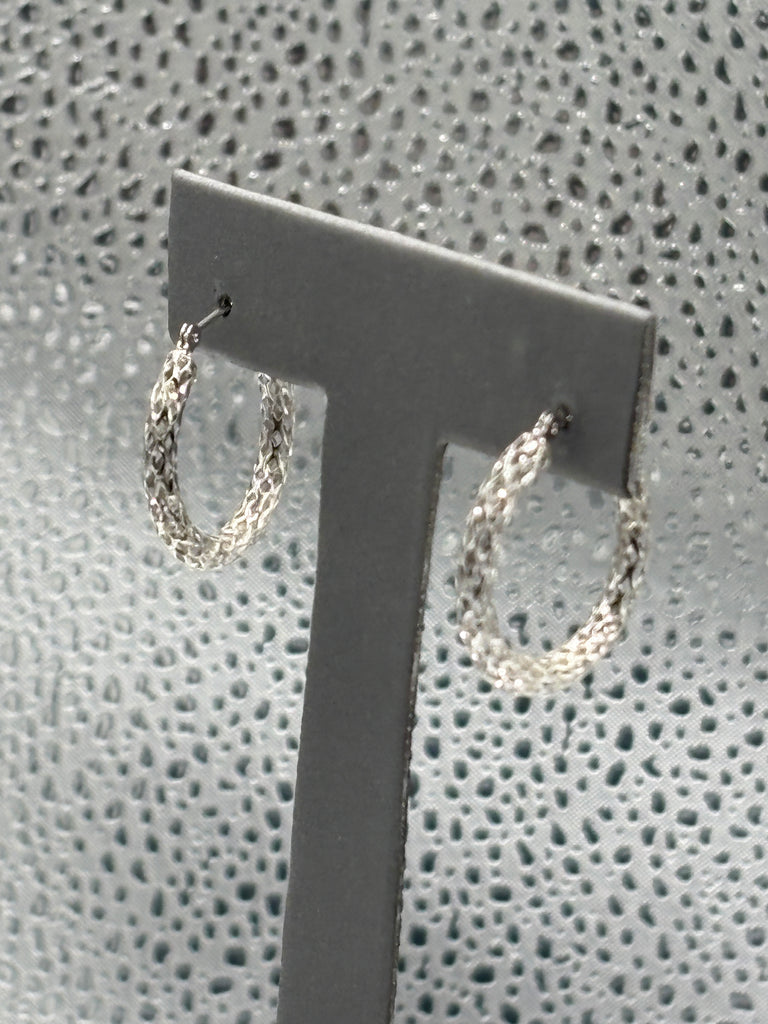 14 Karat White Gold Ladies Diamond-Cut Hoop Earrings