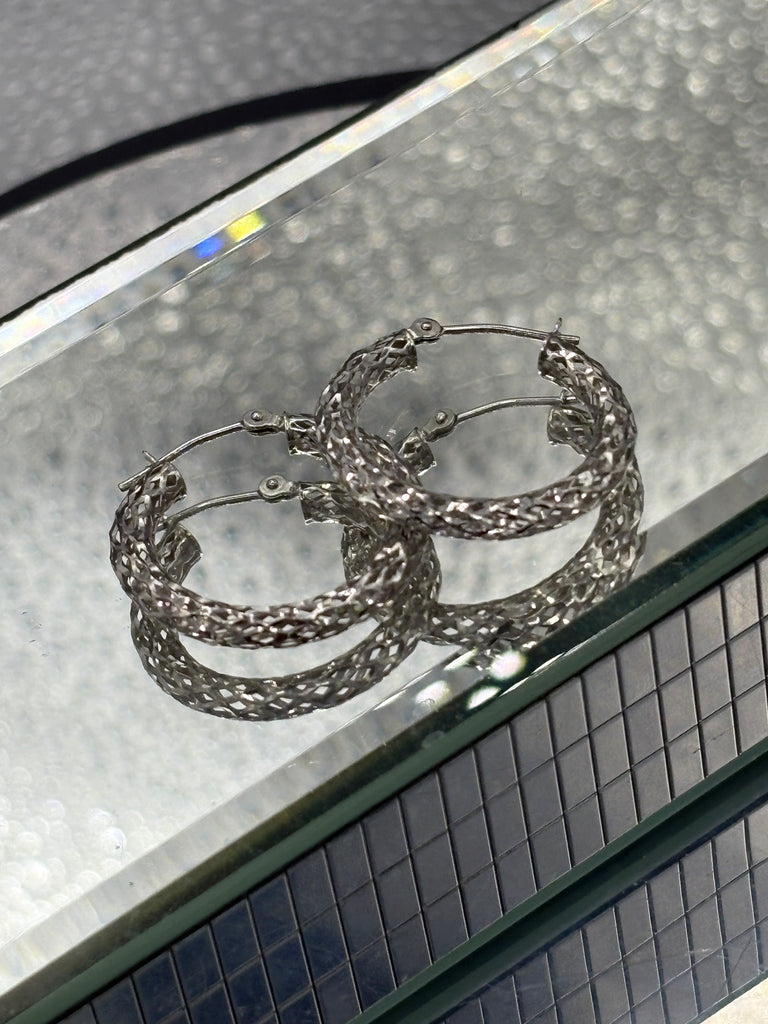 14 Karat White Gold Ladies Diamond-Cut Hoop Earrings