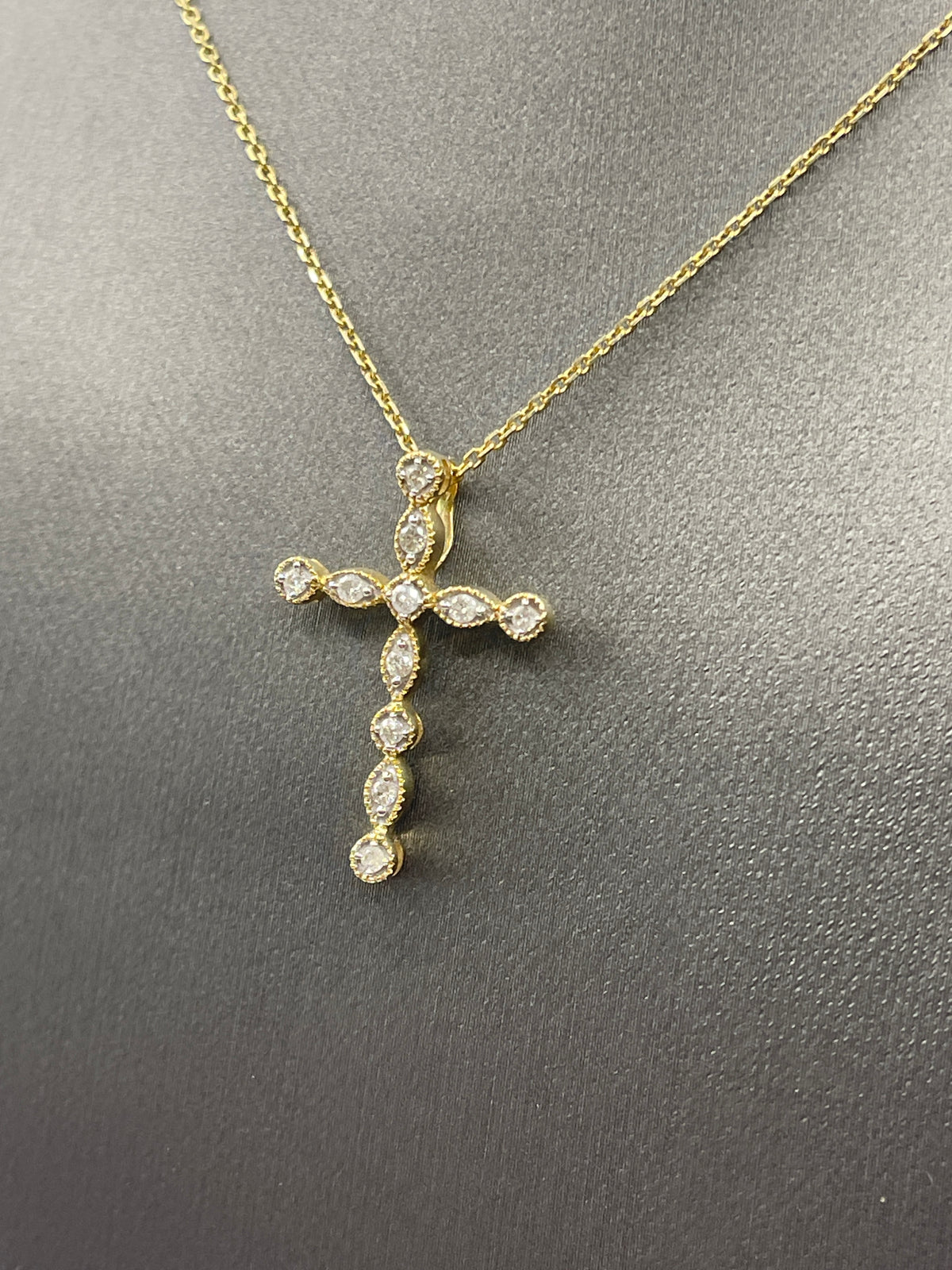 Gorgeous Ladies 10 Karat Yellow Gold Diamond Cross