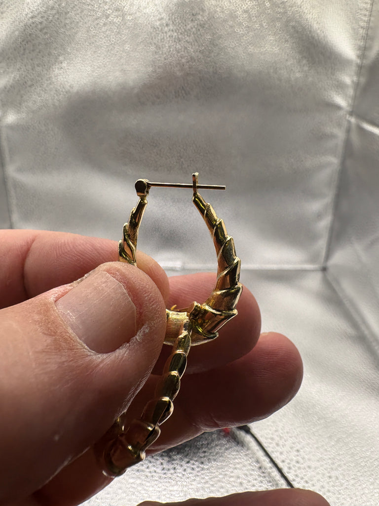 14 Karat Yellow Gold Ladies Twisted Textured Rope Hoop Earrings