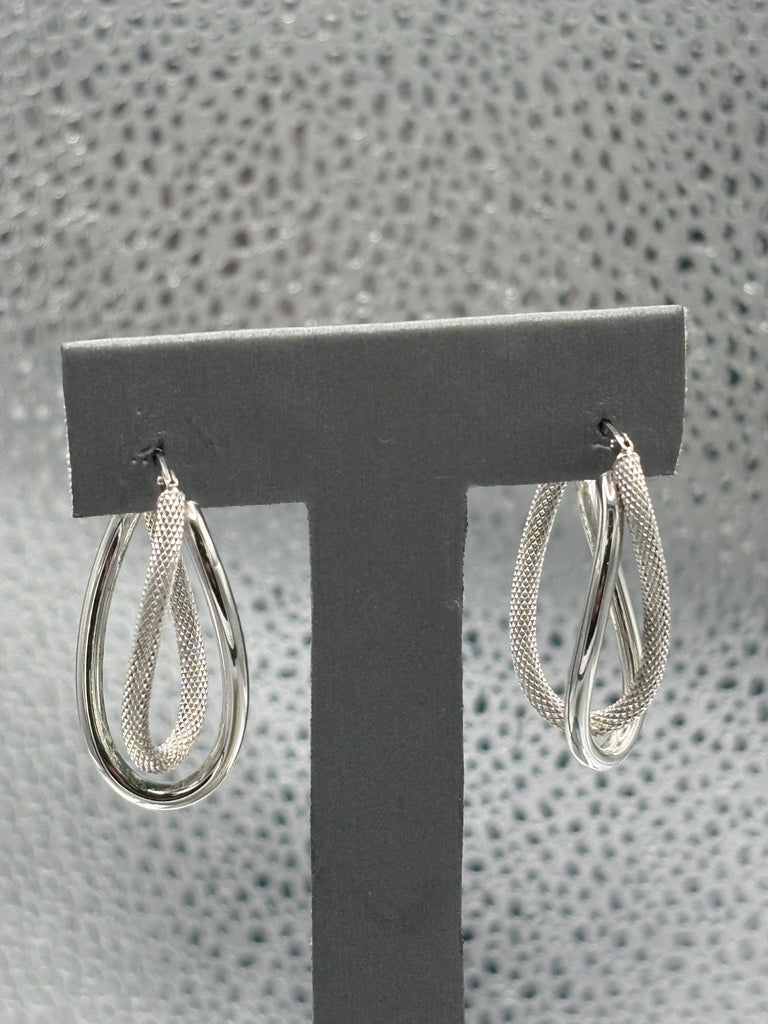 14 Karat White Gold Ladies Italian Interloop textured Hoop Earrings
