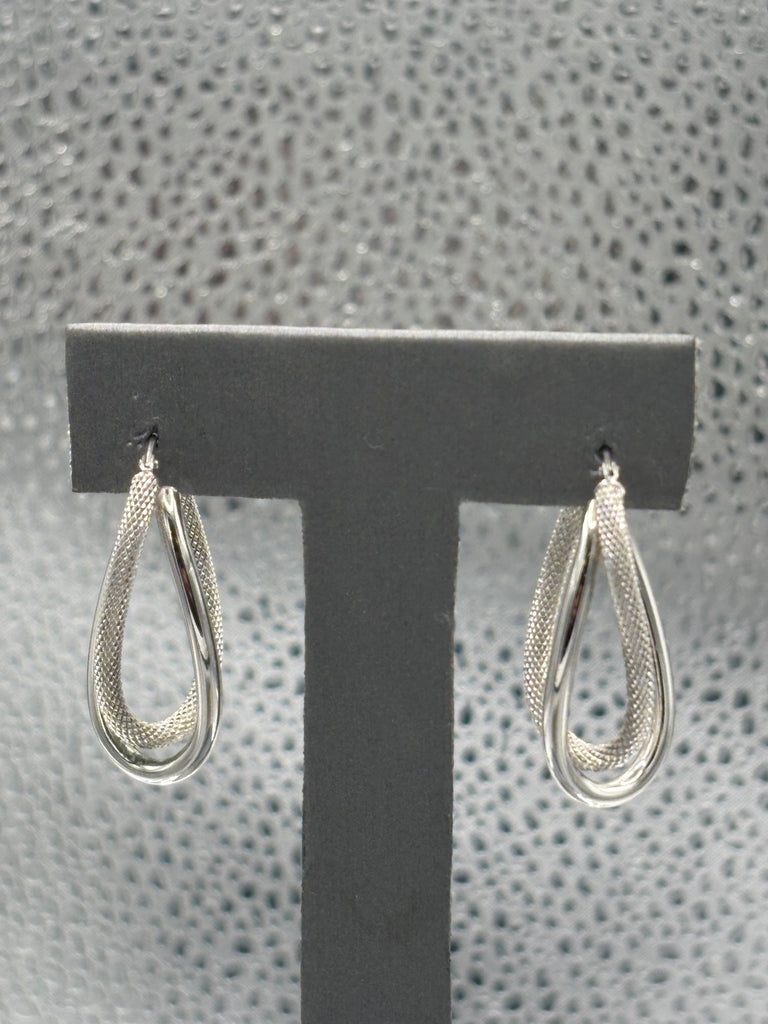 14 Karat White Gold Ladies Italian Interloop textured Hoop Earrings