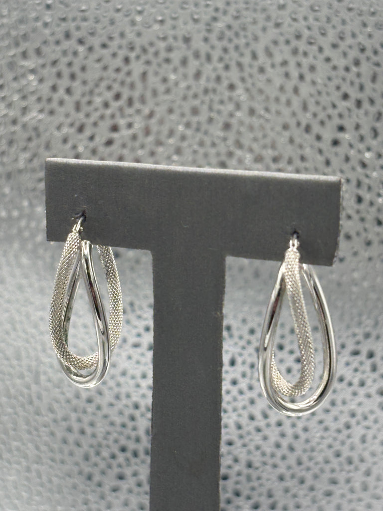 14 Karat White Gold Ladies Italian Interloop textured Hoop Earrings