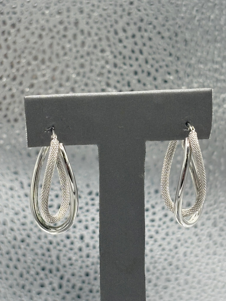 14 Karat White Gold Ladies Italian Interloop textured Hoop Earrings