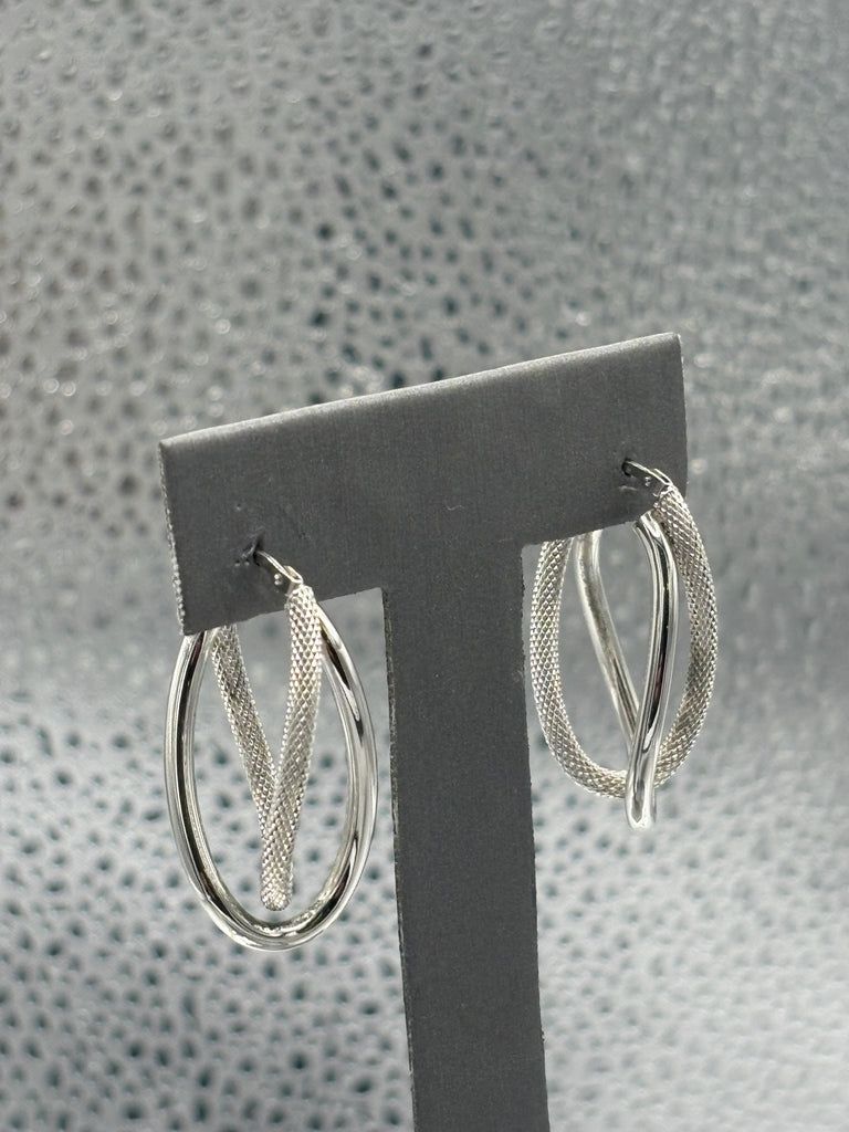 14 Karat White Gold Ladies Italian Interloop textured Hoop Earrings
