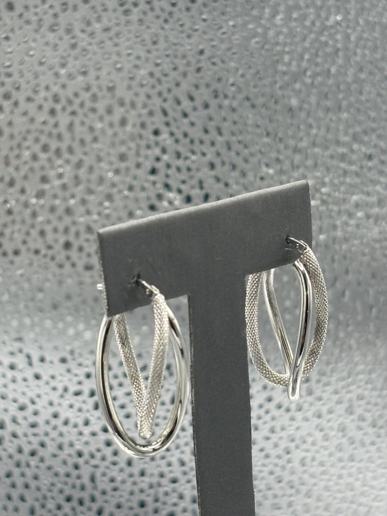 14 Karat White Gold Ladies Italian Interloop textured Hoop Earrings
