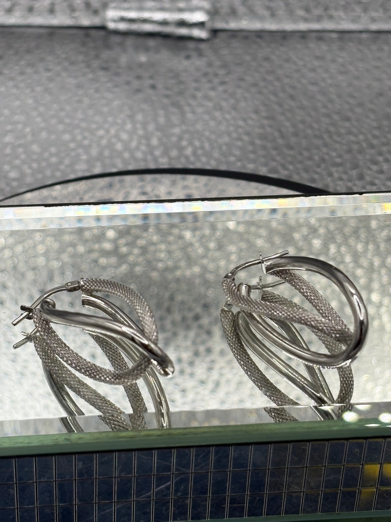 14 Karat White Gold Ladies Italian Interloop textured Hoop Earrings