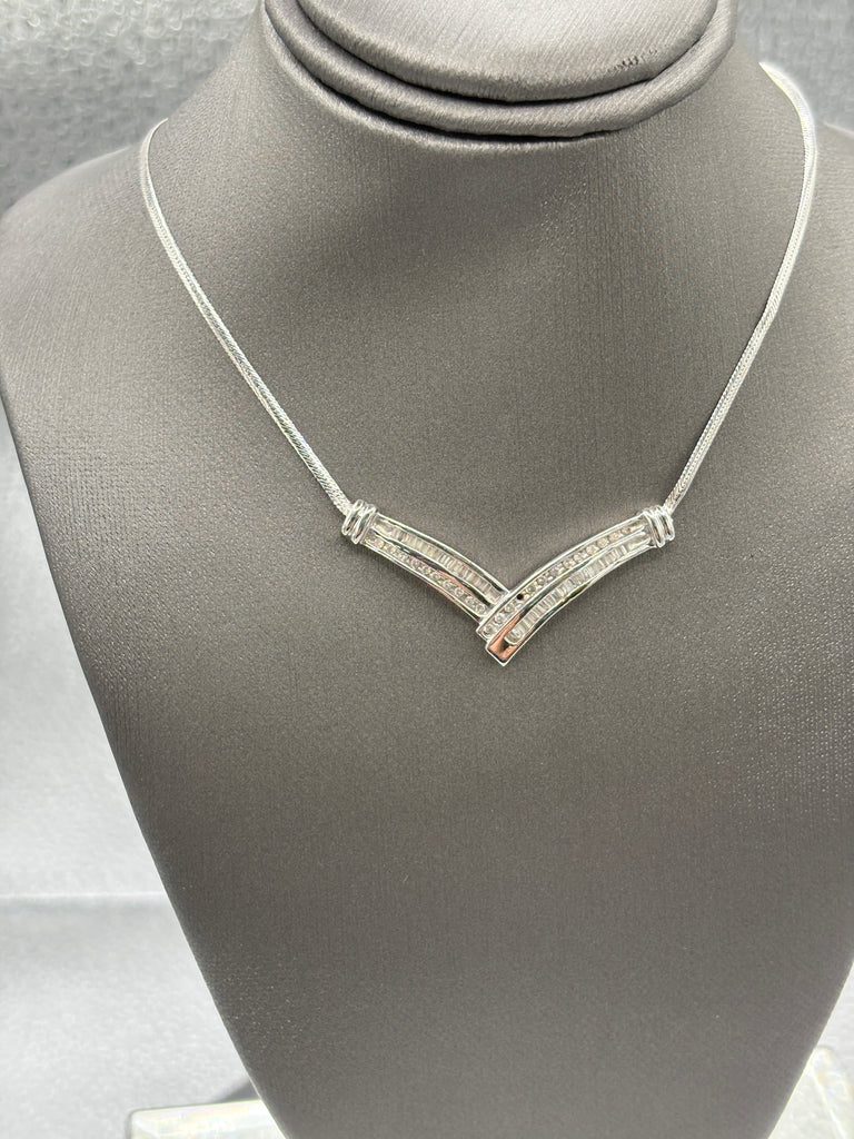 10 Karat White Gold Ladies Diamond V Spray Necklace