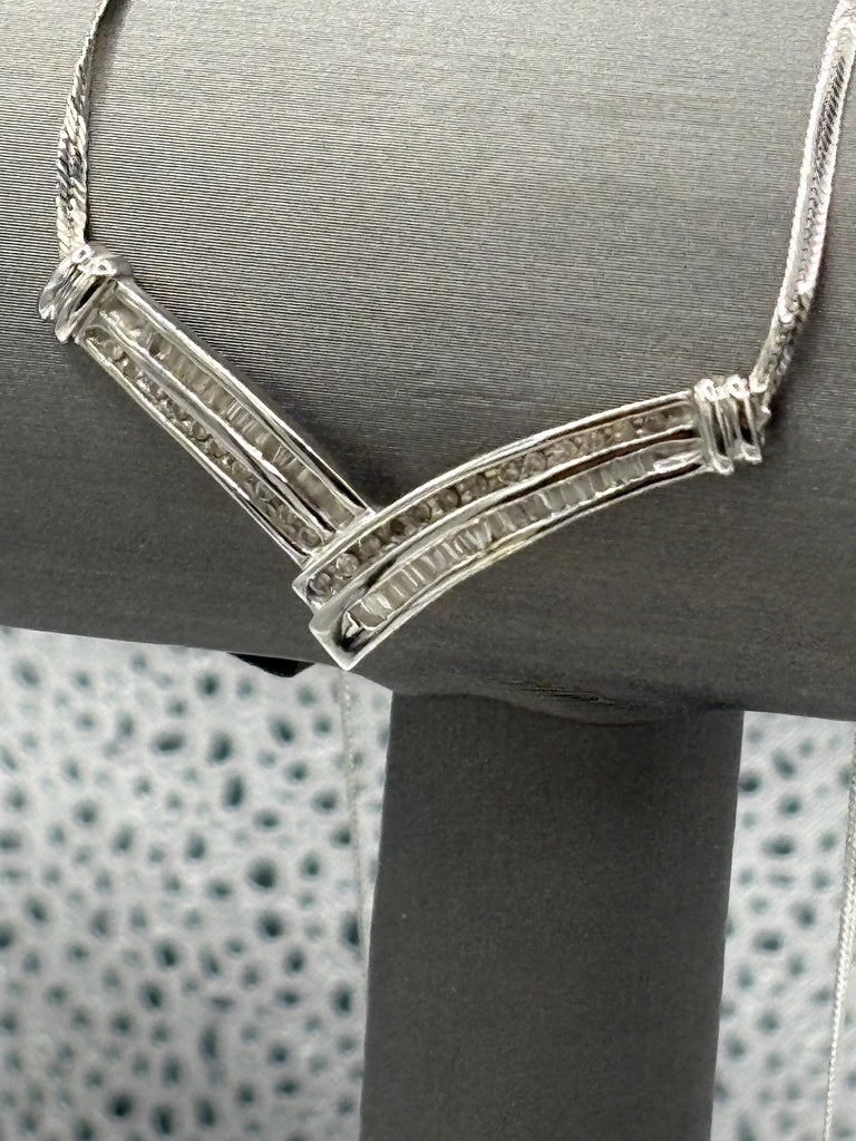 10 Karat White Gold Ladies Diamond V Spray Necklace