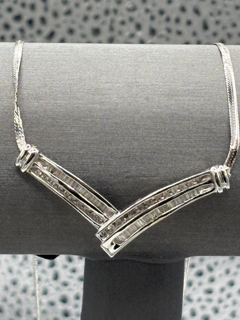 10 Karat White Gold Ladies Diamond V Spray Necklace