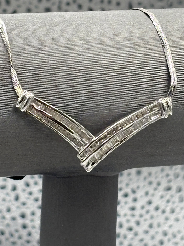 10 Karat White Gold Ladies Diamond V Spray Necklace