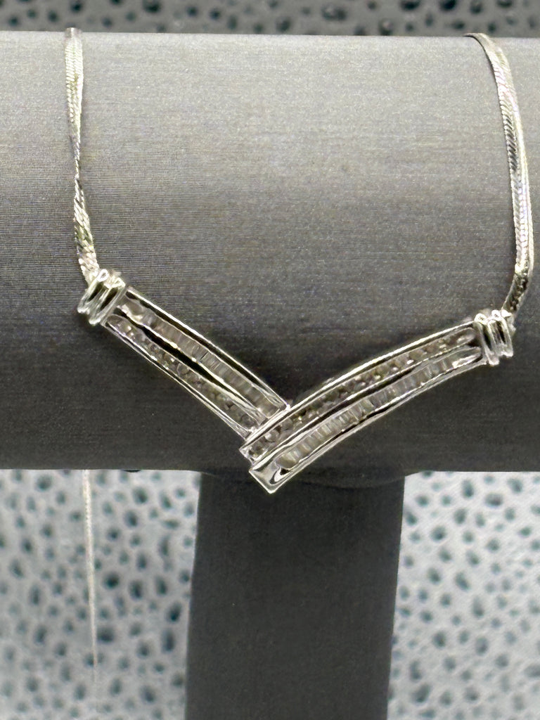 10 Karat White Gold Ladies Diamond V Spray Necklace