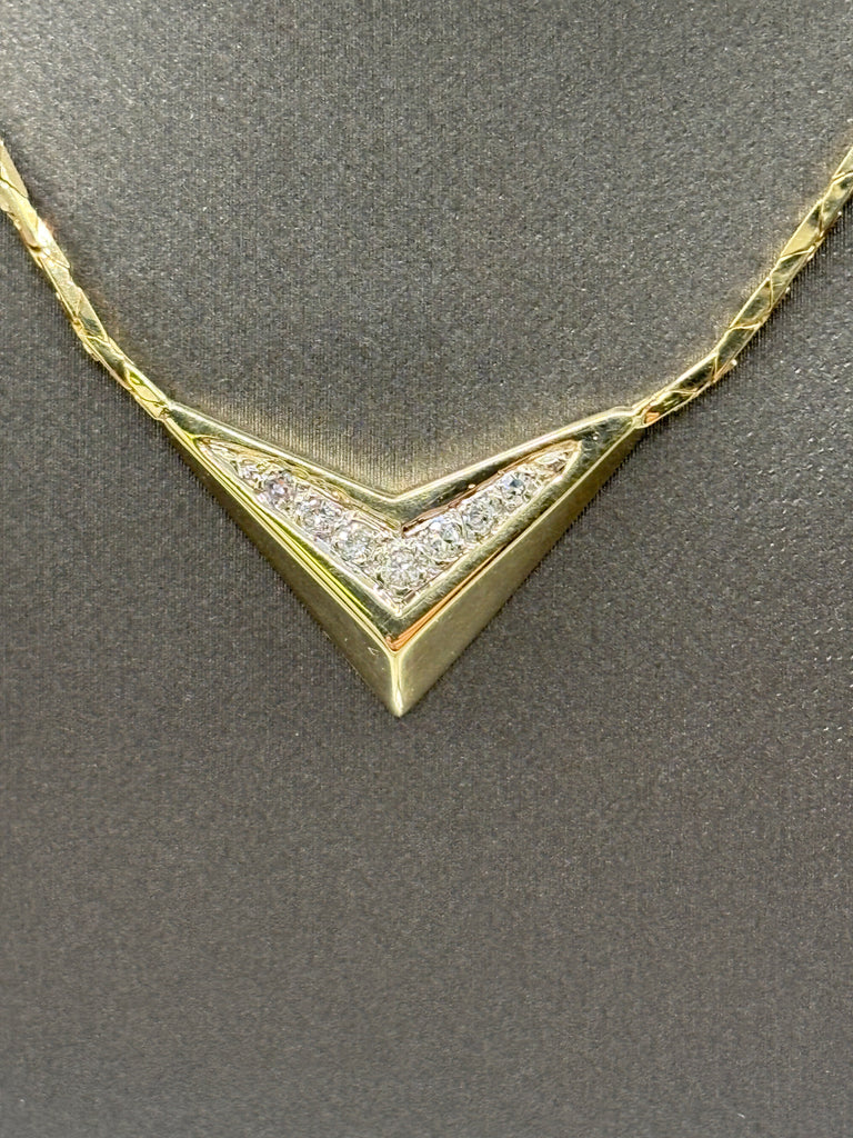 14 Karat Yellow Gold Lad Diamond V Cobra Necklace
