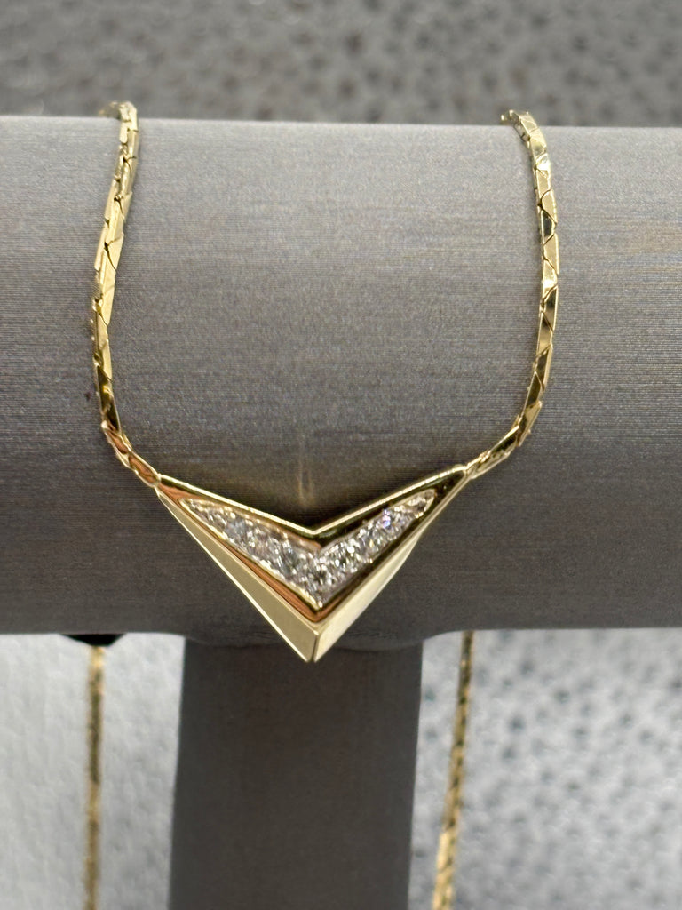 14 Karat Yellow Gold Lad Diamond V Cobra Necklace