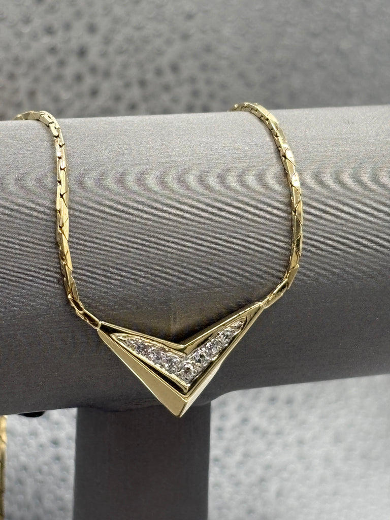 14 Karat Yellow Gold Lad Diamond V Cobra Necklace