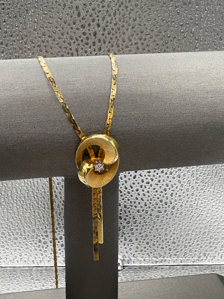 14 Karat Yellow Gold Ladies Diamond Lariat Knot Cobra Necklace