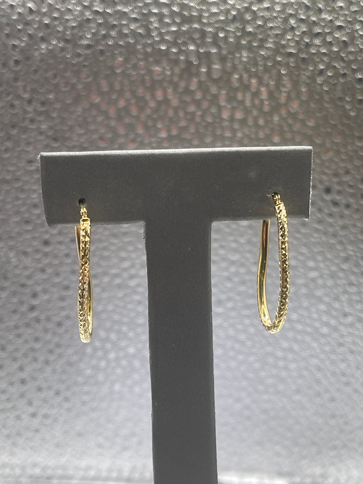 Ladies 10 Karat Solid Yellow Gold Oval Hoop Earrings
