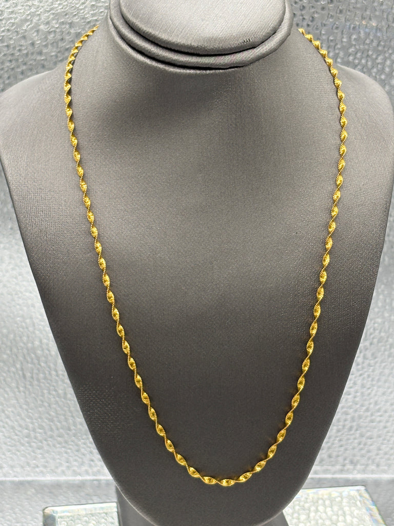 18 Karat Yellow Gold Ladies Twisted Sparkle Chain