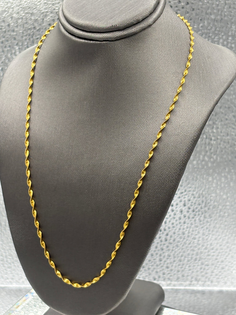 18 Karat Yellow Gold Ladies Twisted Sparkle Chain