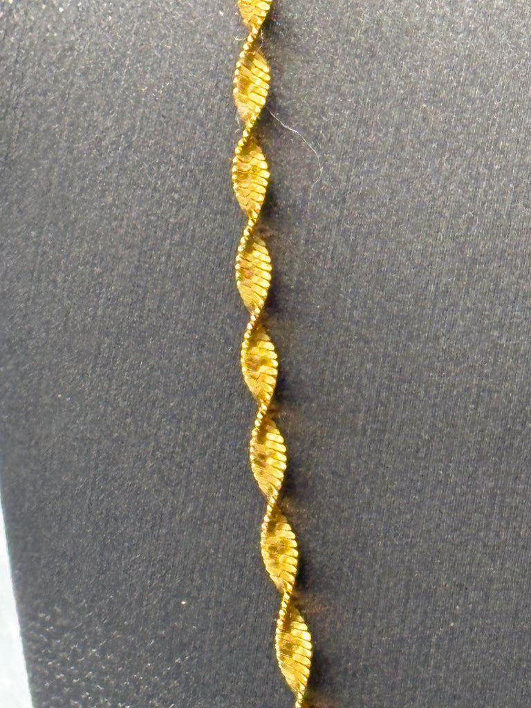 18 Karat Yellow Gold Ladies Twisted Sparkle Chain