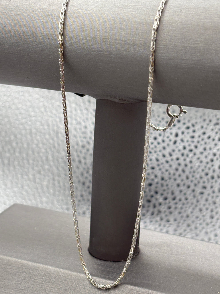 14 Karat White Gold Ladies Twisted Cable Link Chain