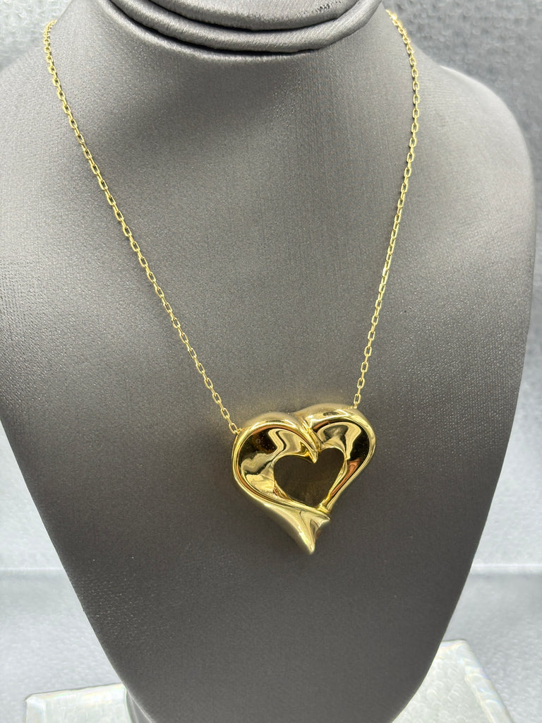 18 Karat Yellow Gold 3 Dimensional Floating Heart Pendant & Chain