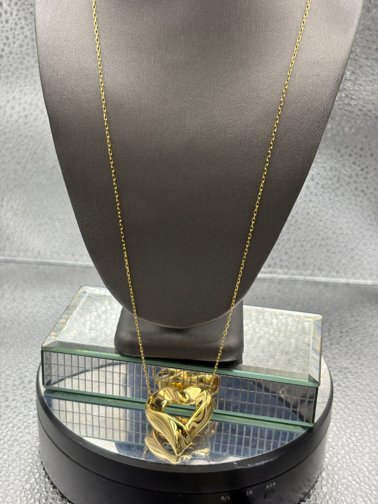 18 Karat Yellow Gold 3 Dimensional Floating Heart Pendant & Chain