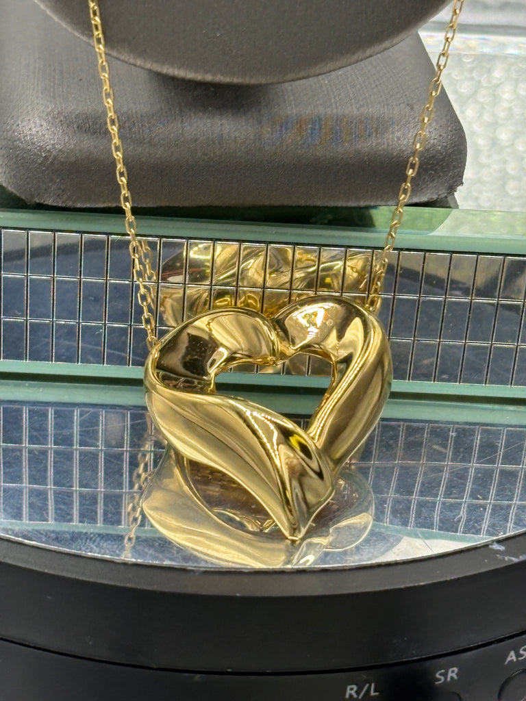 18 Karat Yellow Gold 3 Dimensional Floating Heart Pendant & Chain
