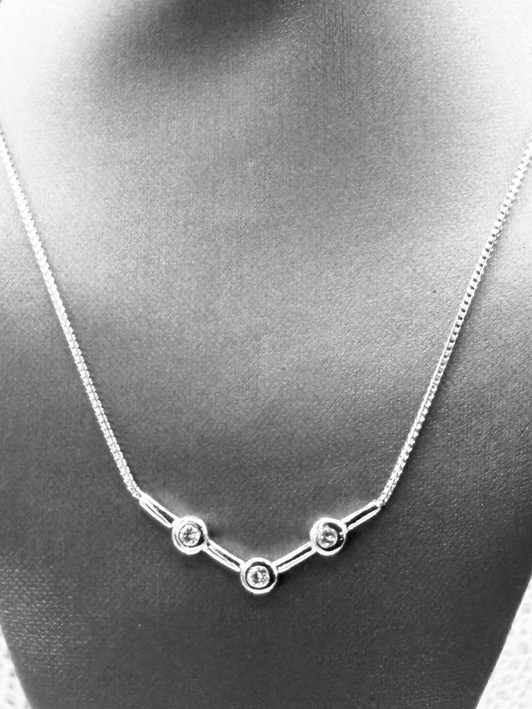 14 Karat White Gold Ladies Beautiful Diamond Necklace