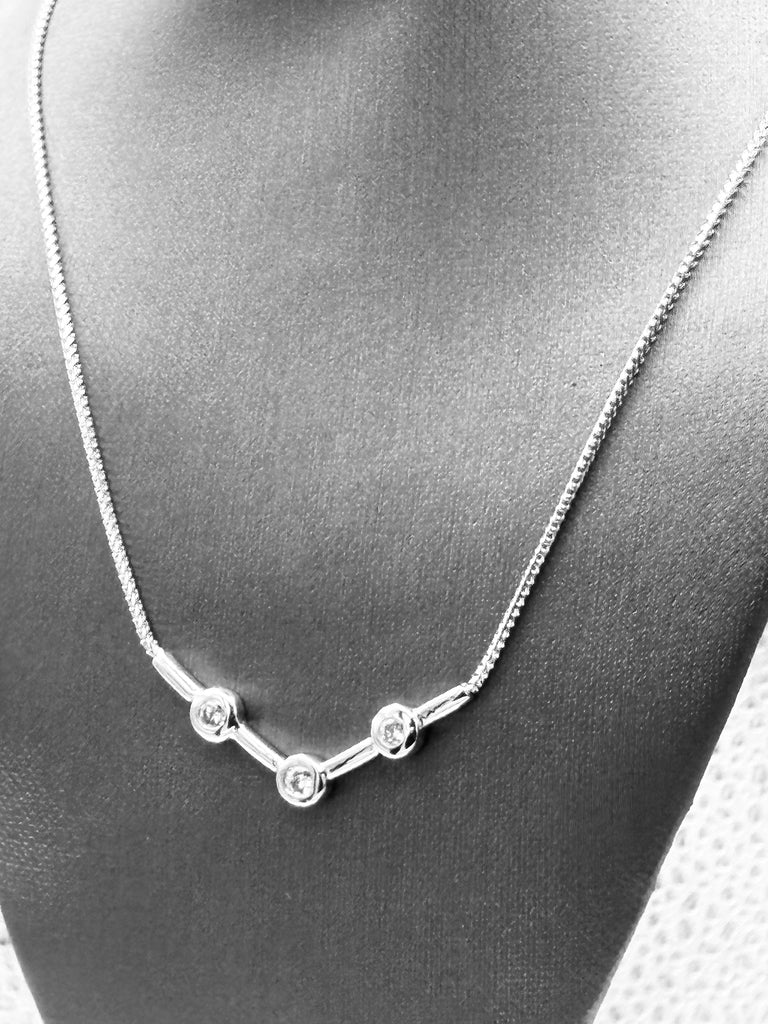 14 Karat White Gold Ladies Beautiful Diamond Necklace