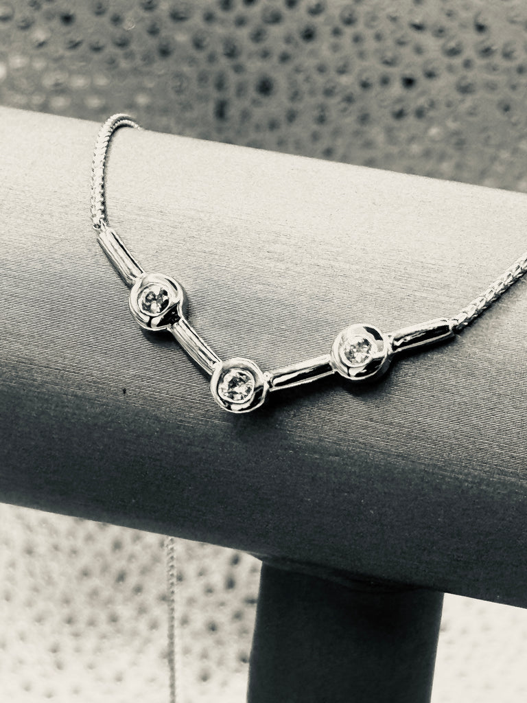 14 Karat White Gold Ladies Beautiful Diamond Necklace