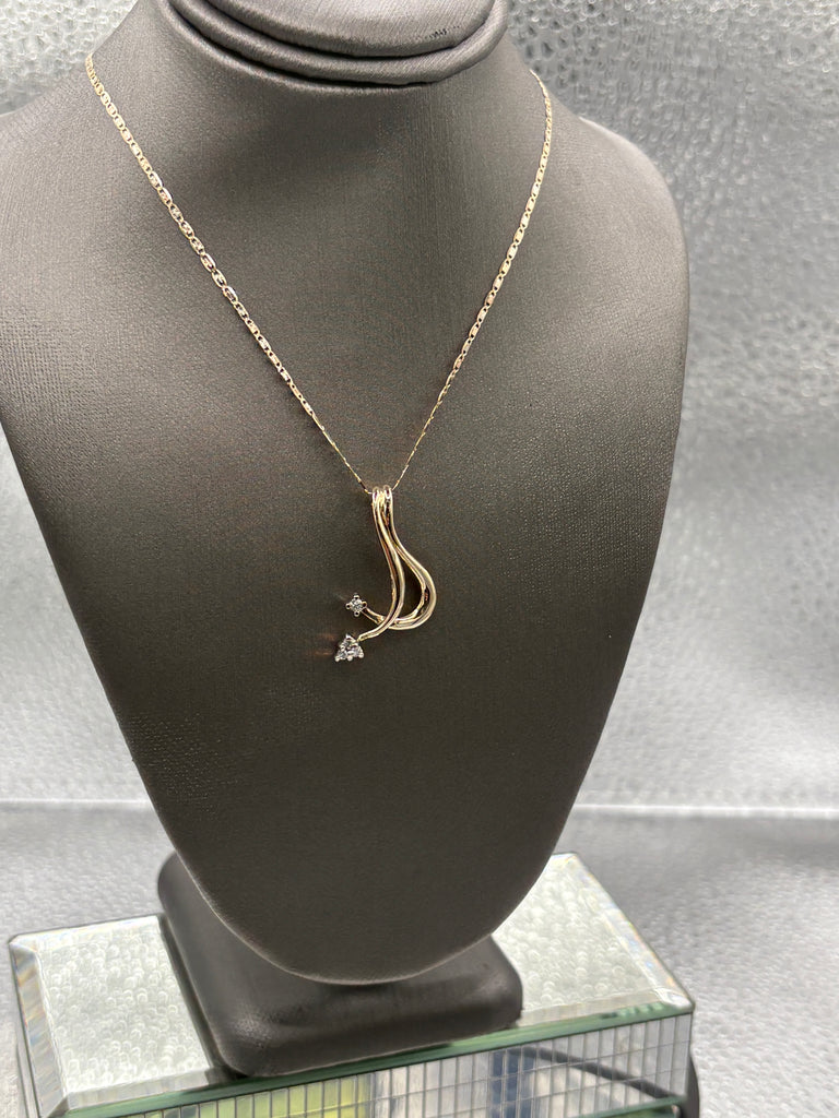 14 Karat Yellow Gold Ladies Diamond Crossover Necklace & Chain