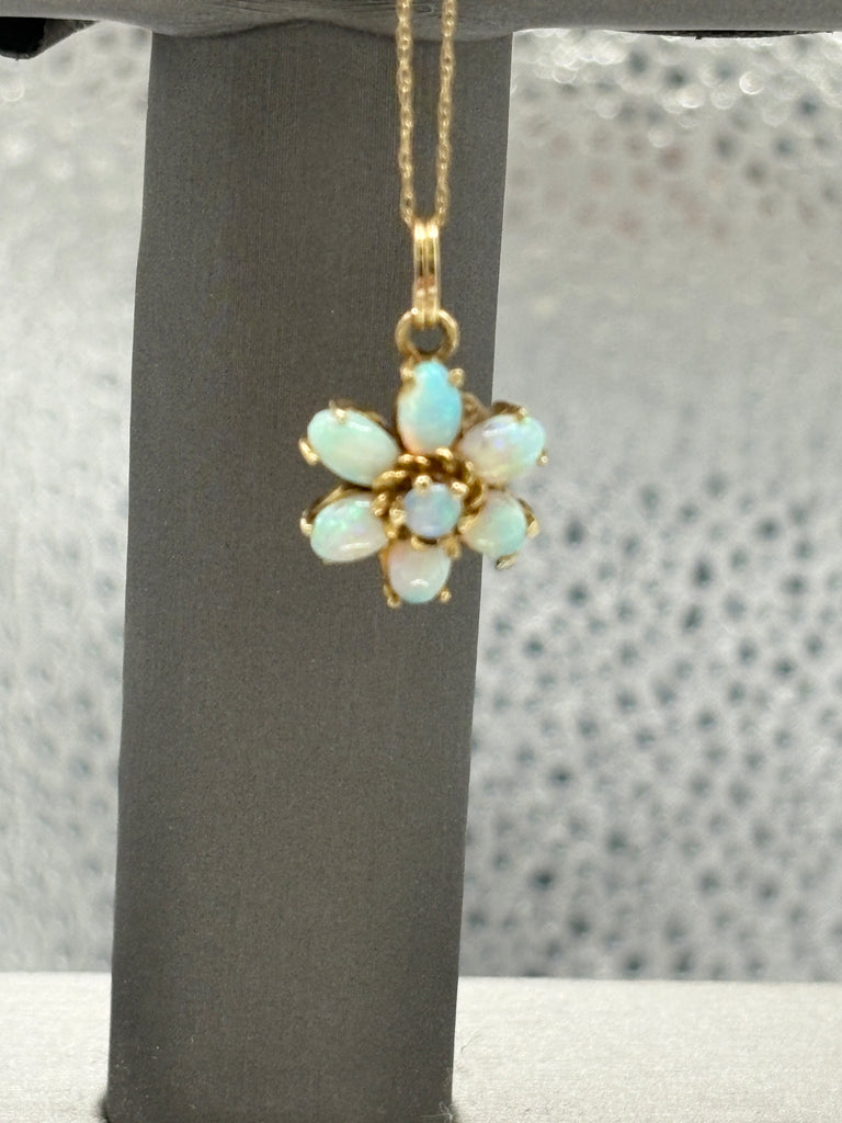 14 Karat Yellow Gold Ladies Floral Opal Cluster Necklace