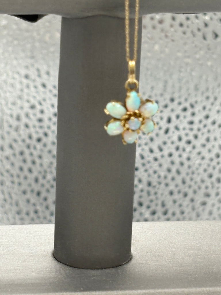 14 Karat Yellow Gold Ladies Floral Opal Cluster Necklace