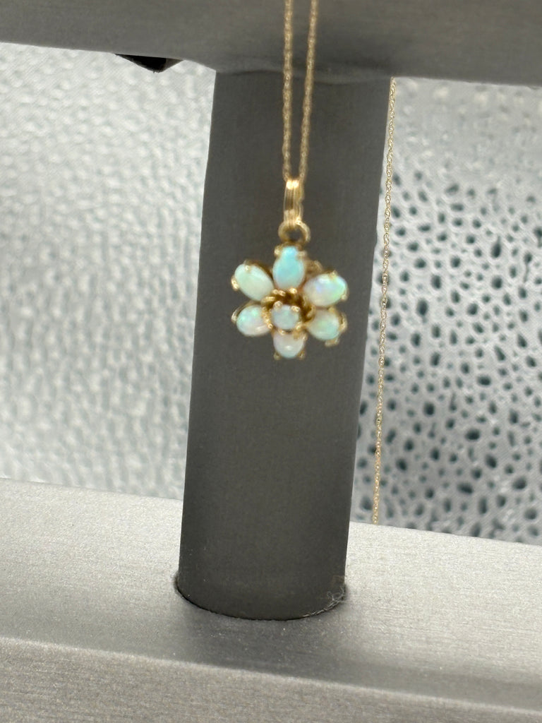 14 Karat Yellow Gold Ladies Floral Opal Cluster Necklace