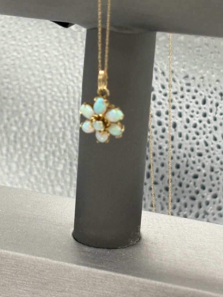 14 Karat Yellow Gold Ladies Floral Opal Cluster Necklace