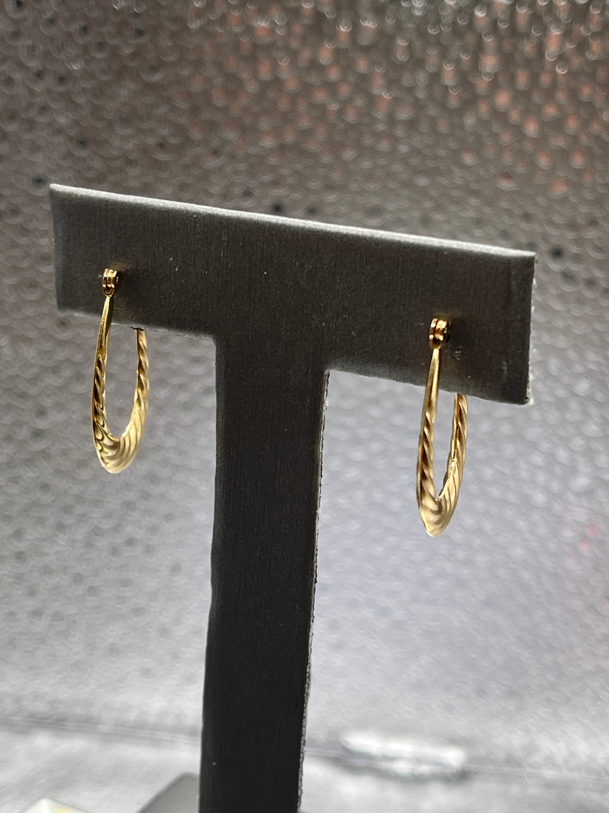 Ladies 14 Karat Solid Yellow Gold Oval Hoop Earrings