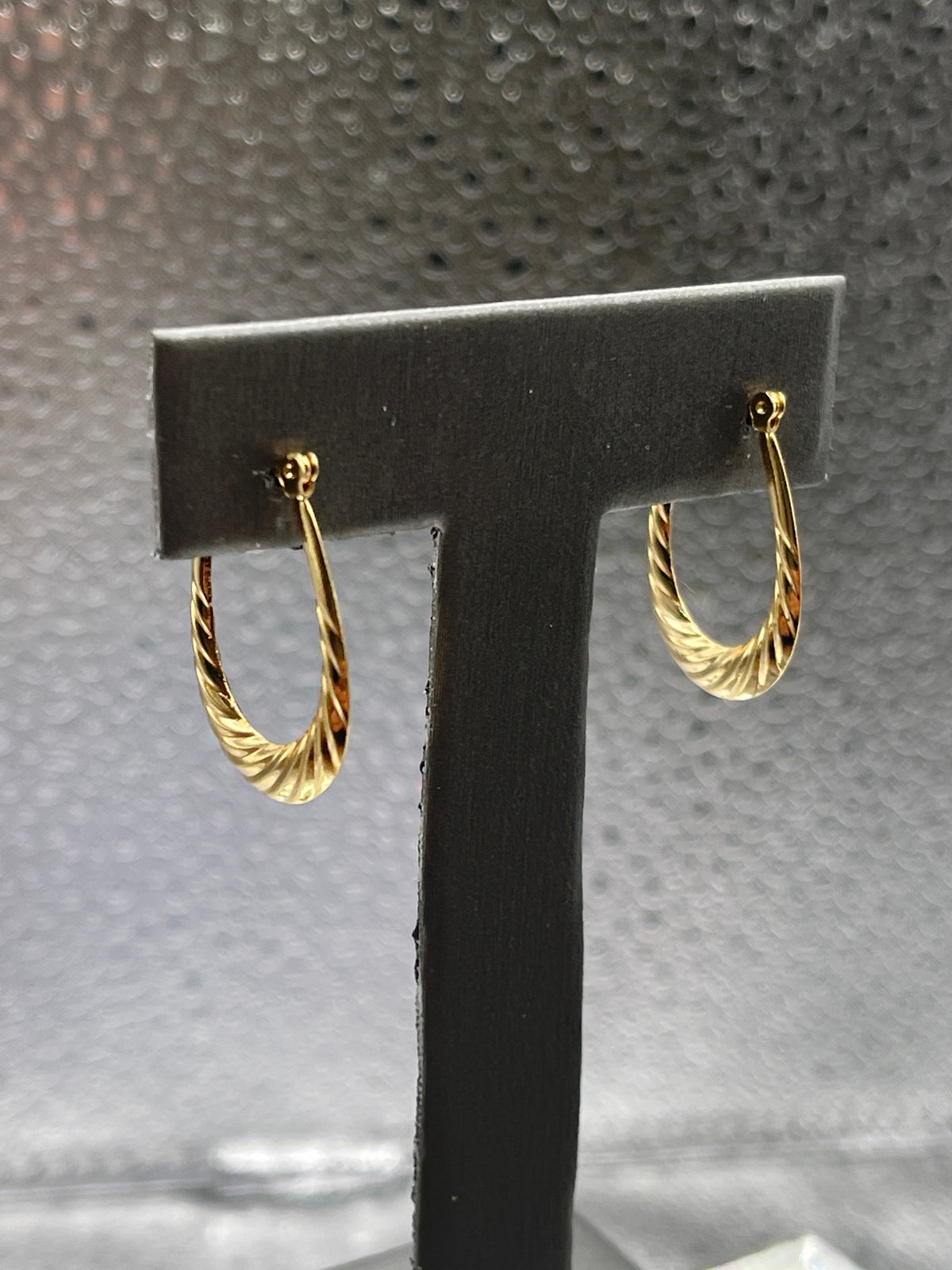 Ladies 14 Karat Solid Yellow Gold Oval Hoop Earrings