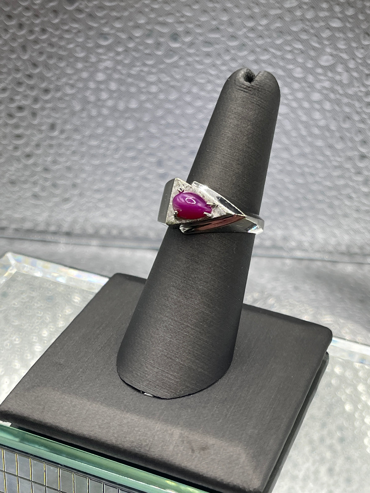 Ladies or Gents 14 Karat Solid white Gold Cabochon Pink Sapphire Ring