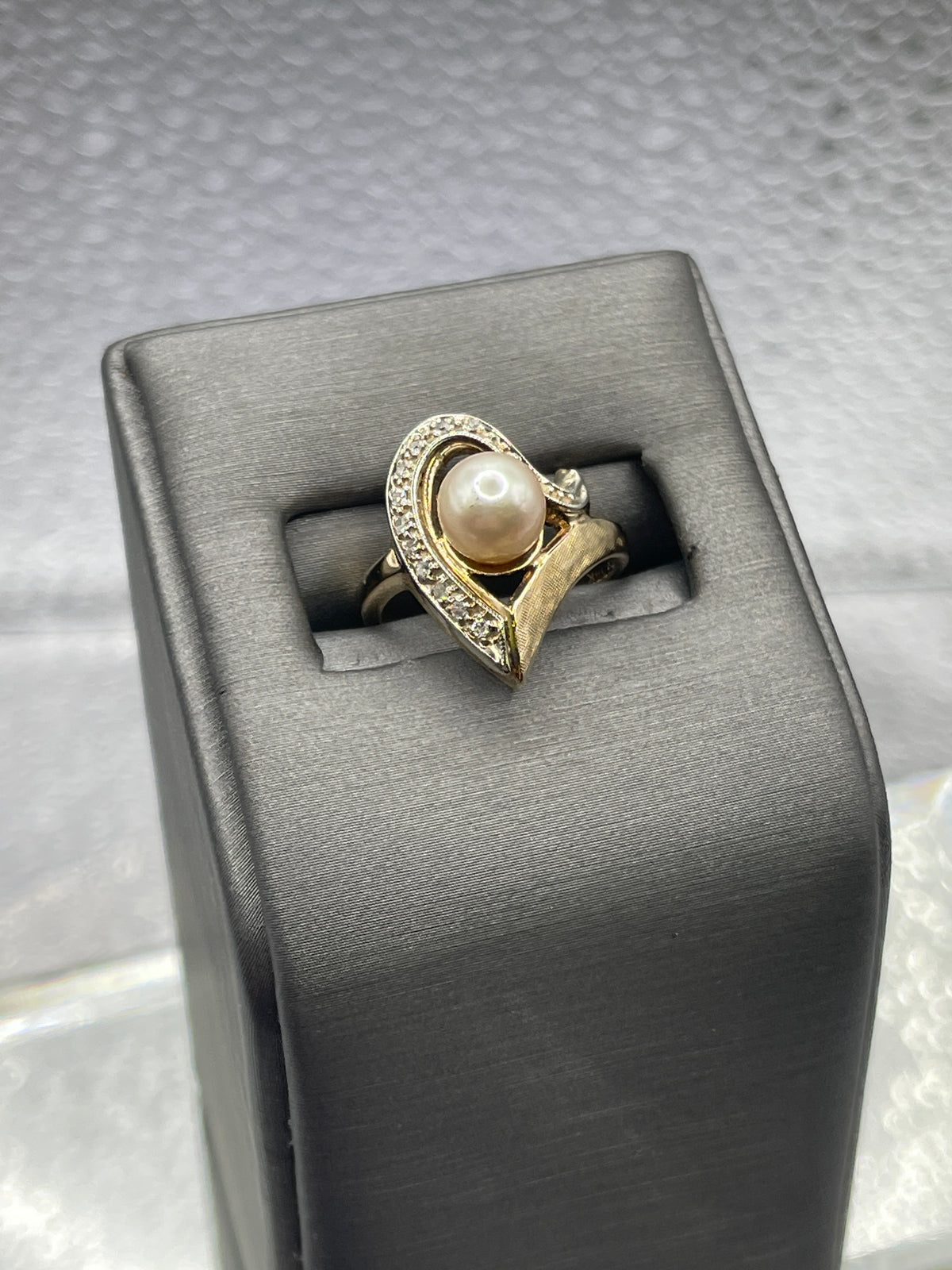 Ladies 14 Karat Solid Yellow Gold Pearl and Diamond Ring