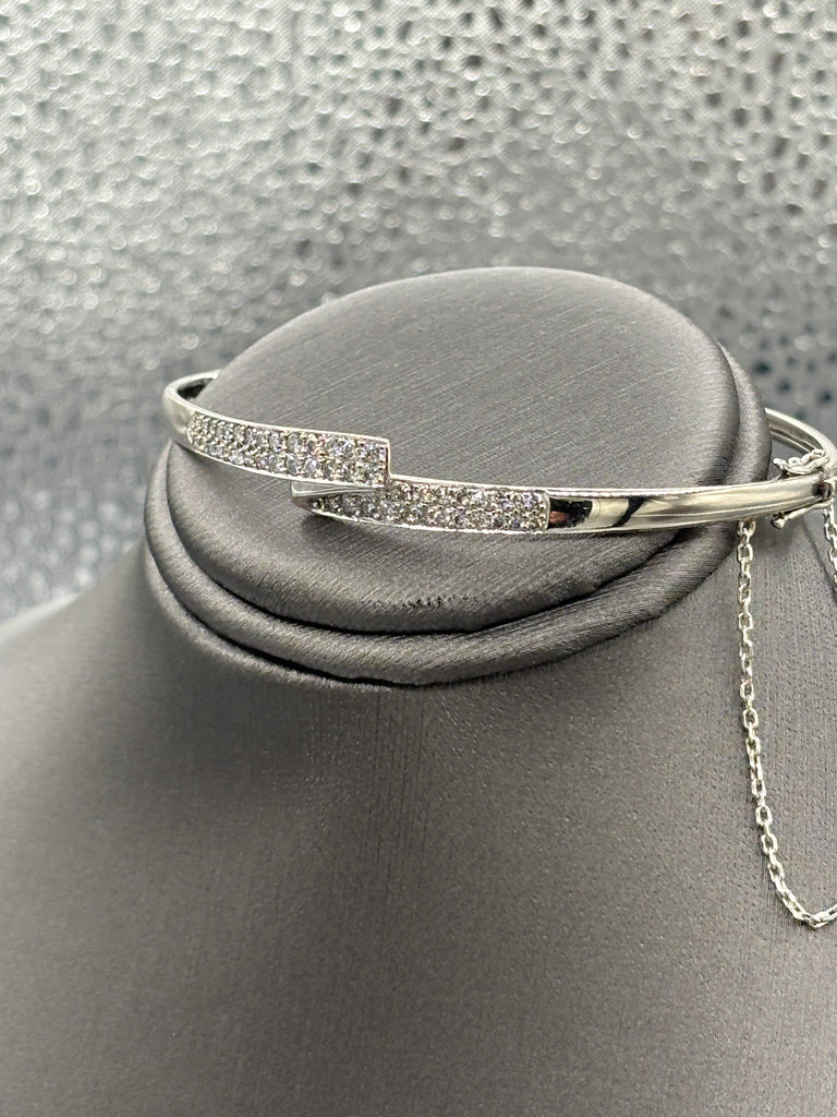 14 Karat White Gold Ladies Diamond Bangle Bracelet