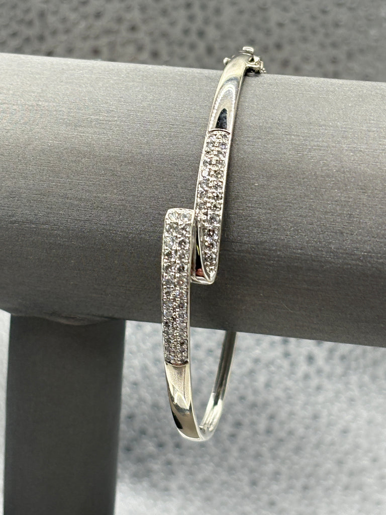 14 Karat White Gold Ladies Diamond Bangle Bracelet