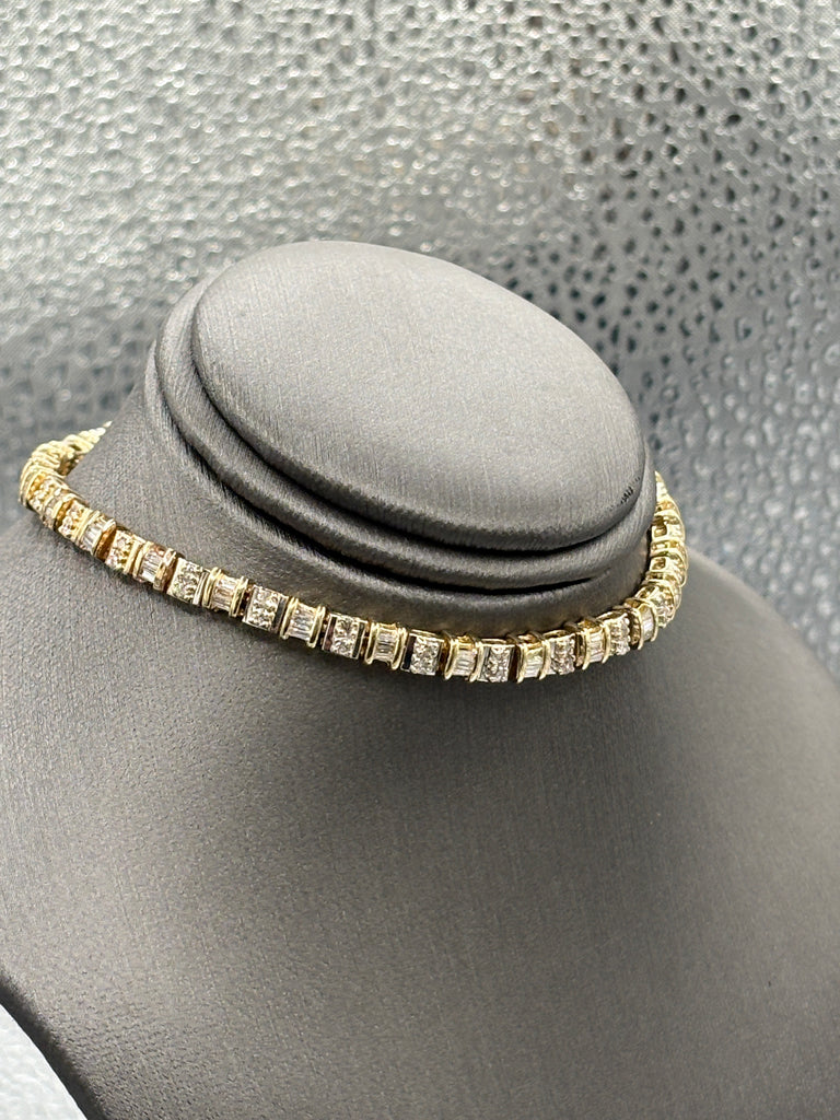 14 Karat Yellow Gold Ladies Round & Baguette Diamond Bracelet