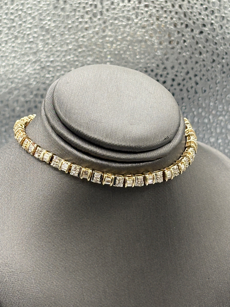 14 Karat Yellow Gold Ladies Round & Baguette Diamond Bracelet