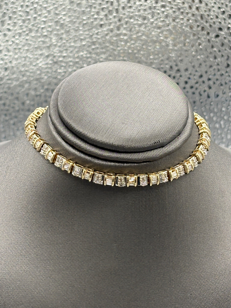 14 Karat Yellow Gold Ladies Round & Baguette Diamond Bracelet