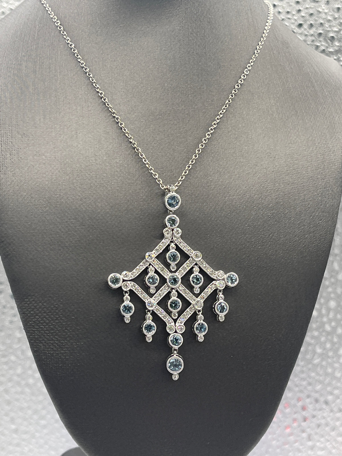 Ladies Gorgeous 18 Karat White Gold Diamond & Aquamarine Pendant & Chain